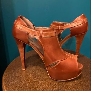 Guess brown leather platform sandal/heel sz 6